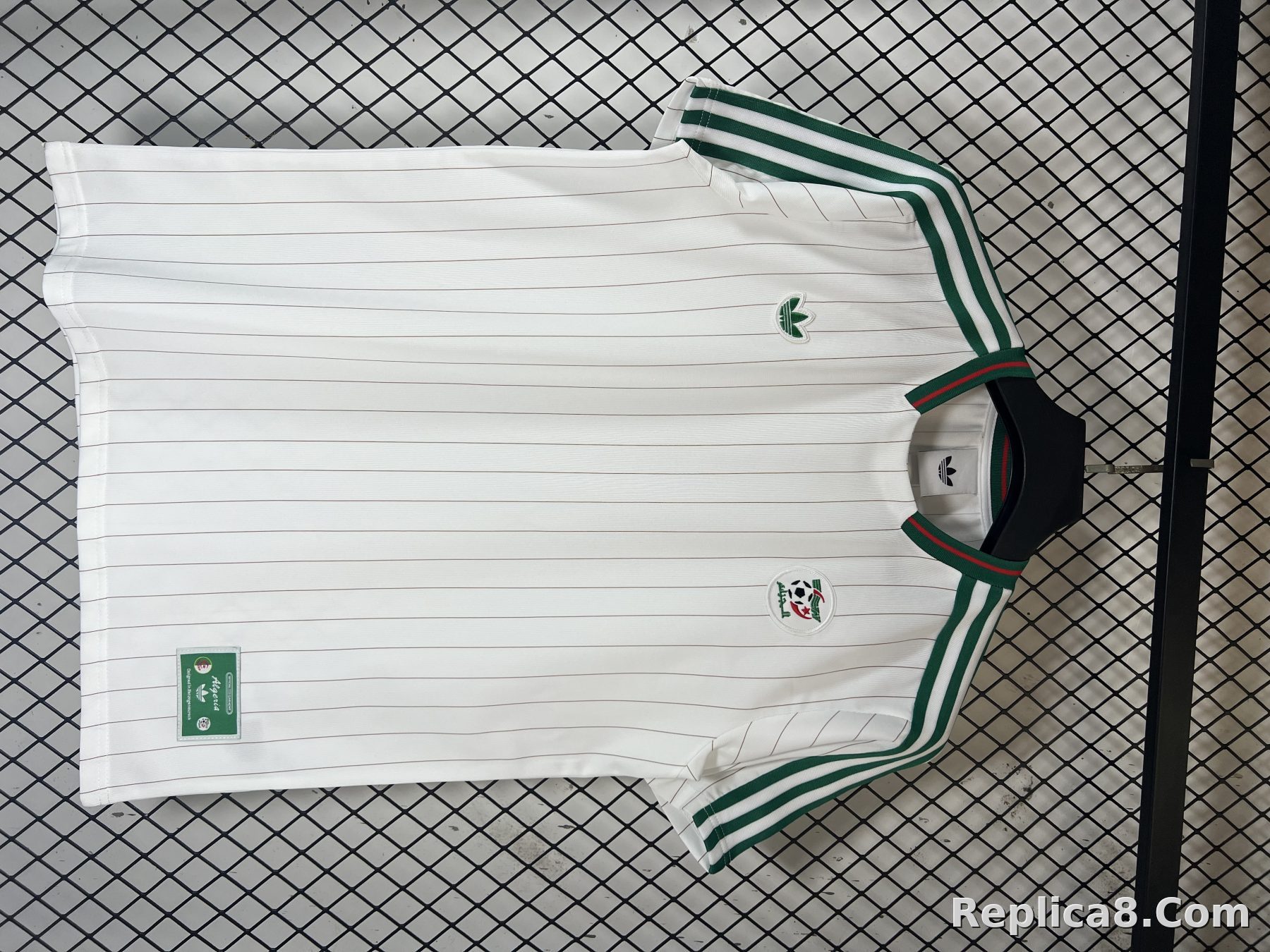 Green Shoulder White Algeria - detail