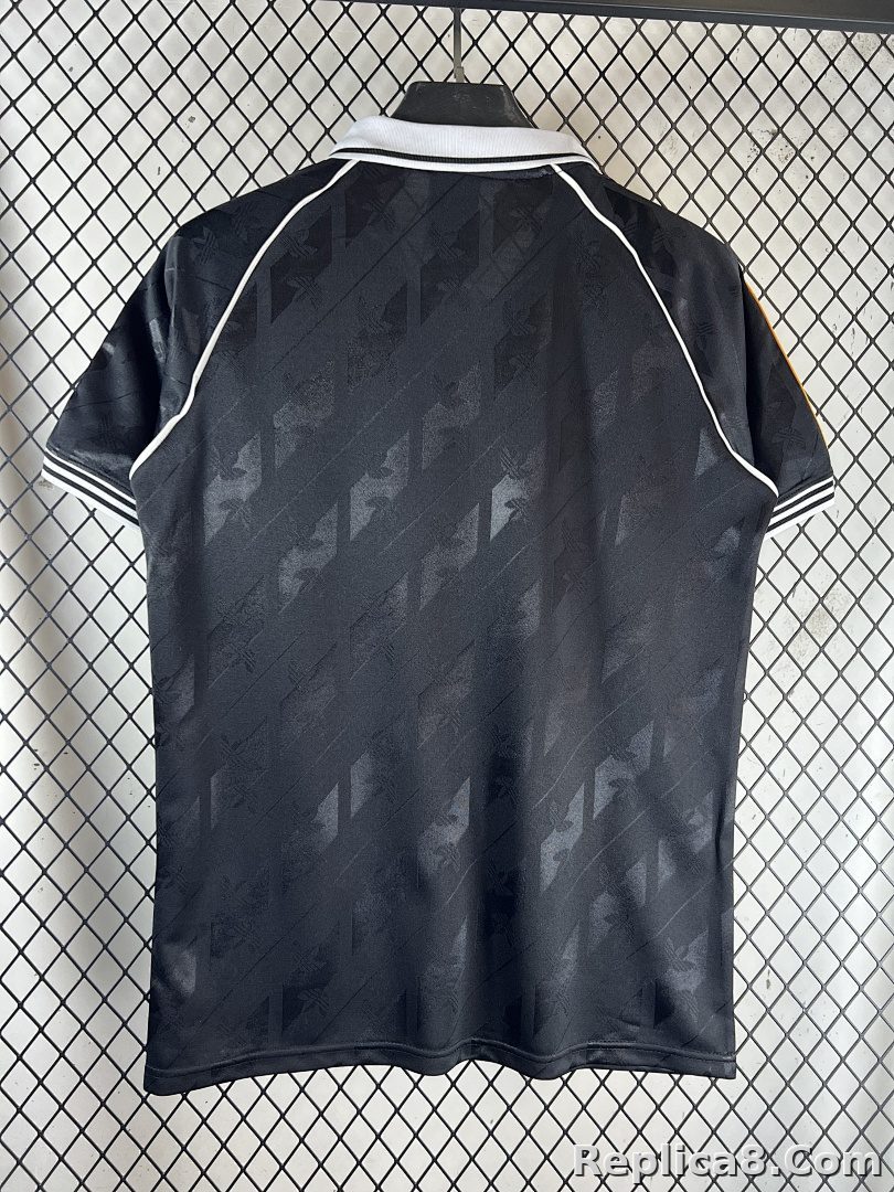 Black Real Madrid Retro - detail