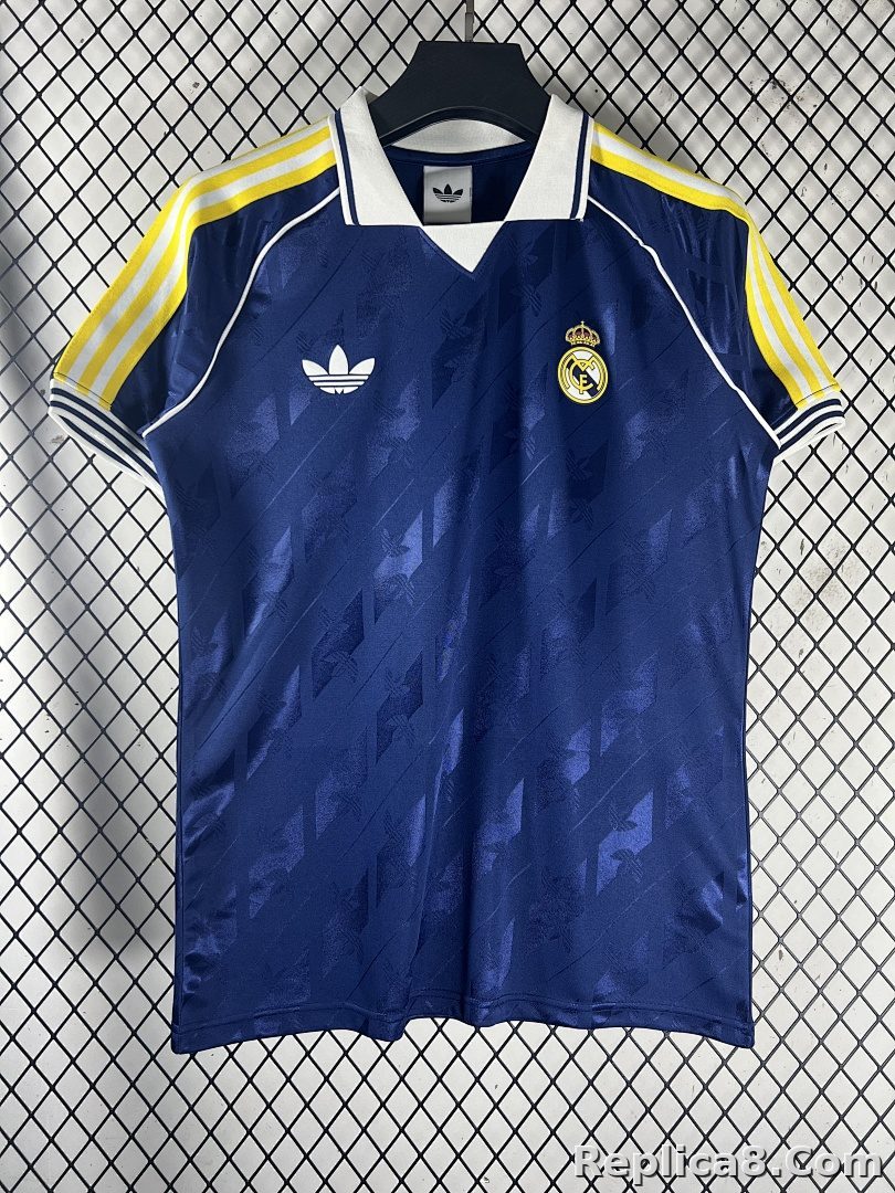 Royal Blue Real Madrid Retro - detail