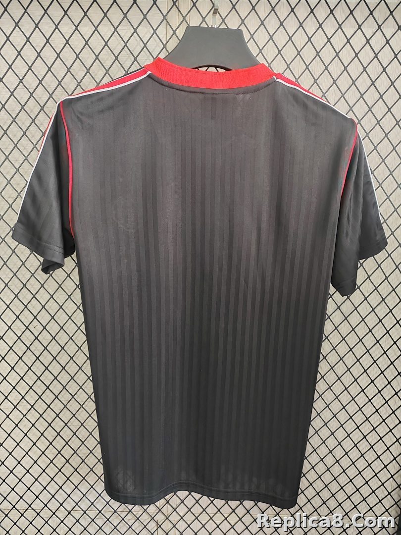 Manchester United Retro TBlack S-4 XL - detail