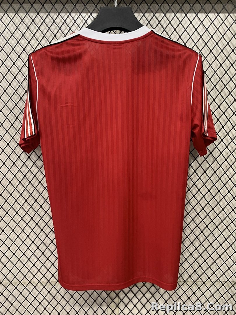 Manchester United Retro TRed S-4 XL - detail