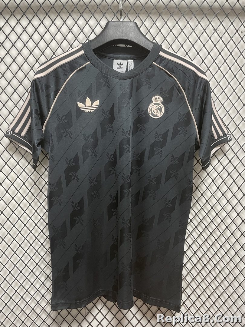 Real Madrid Retro Edition S-4 XL - detail
