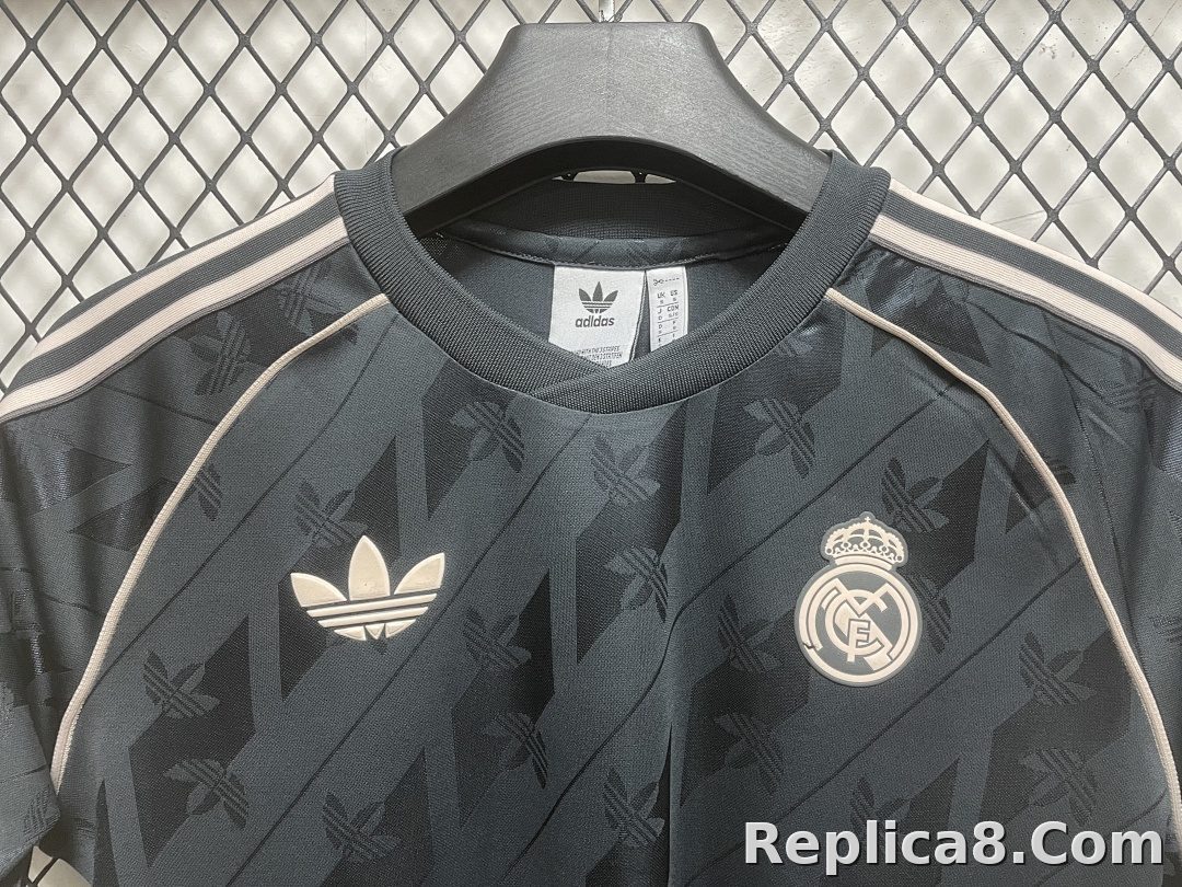 Real Madrid Retro Edition S-4 XL - detail