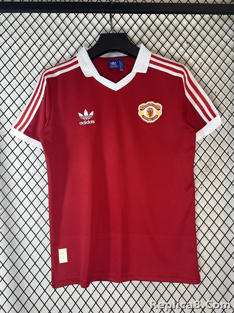 Red Manchester United Casual Wear - detail