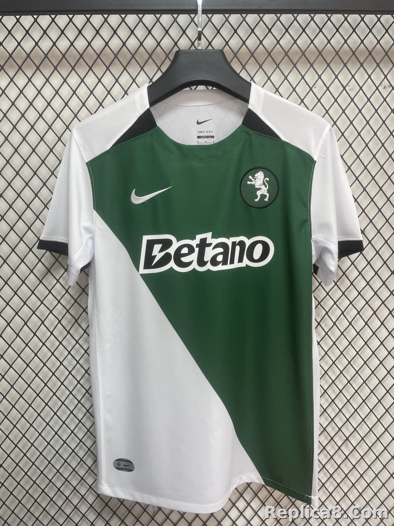 Sporting Lisbon 100 Anniversary Commemorative Edition S-4 XL - detail