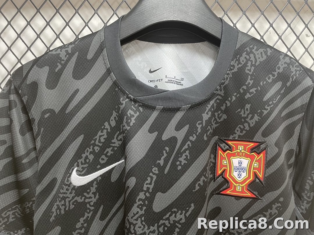 Portugal Goalkeeper Jersey S-4 XL - detail